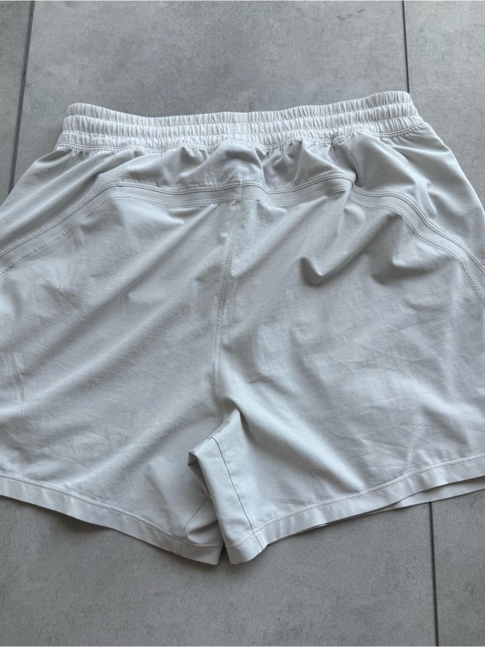 Lululemon men’s shorts medium light beige elastic waist zipper logo pull on - Picture 2 of 8